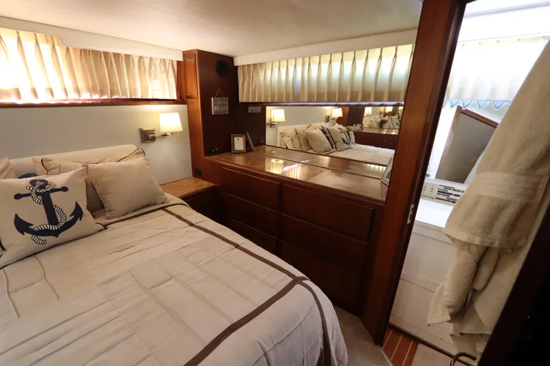 Slide: The Image of Hatteras 40 Double Cabin 1990 - 54