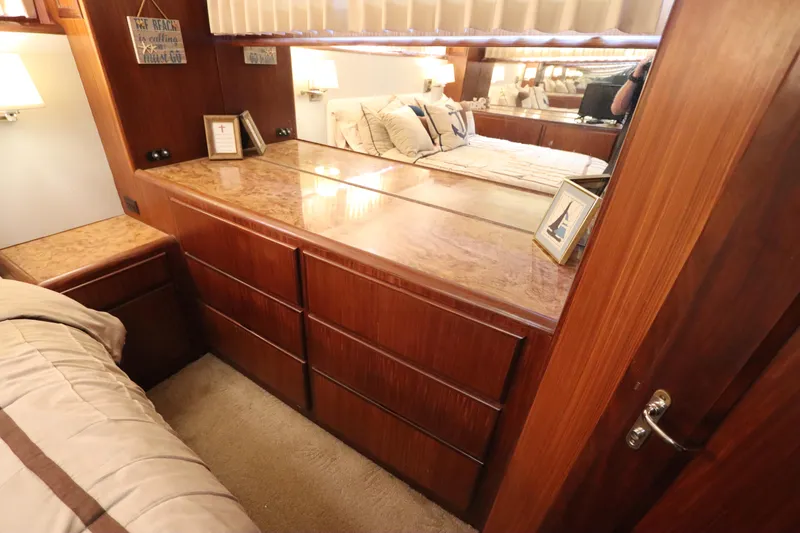 Slide: The Image of Hatteras 40 Double Cabin 1990 - 55