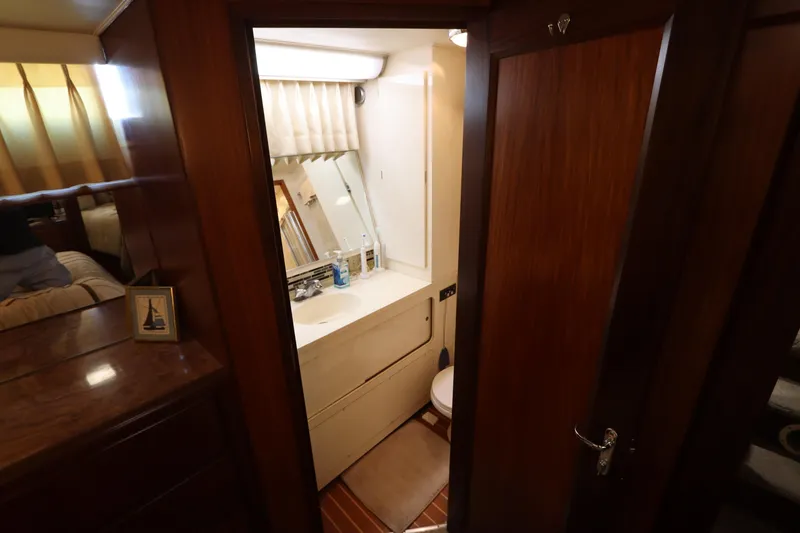 Slide: The Image of Hatteras 40 Double Cabin 1990 - 57