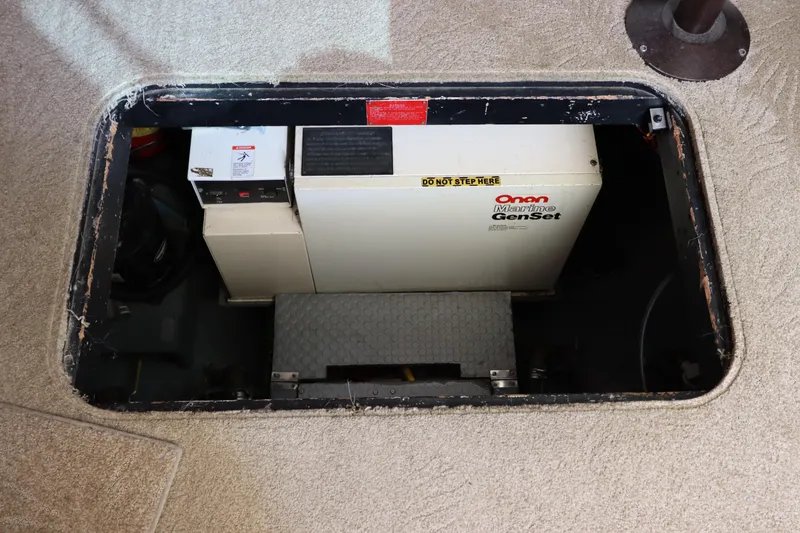 Slide: The Image of Hatteras 40 Double Cabin 1990 - 62