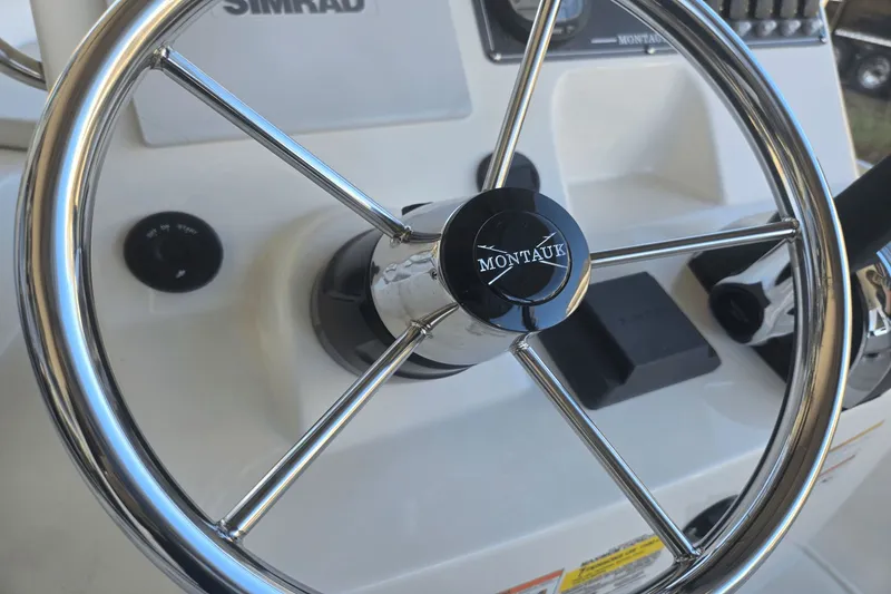 Slide: The Image of Boston Whaler 170 Montauk 2026 - 10