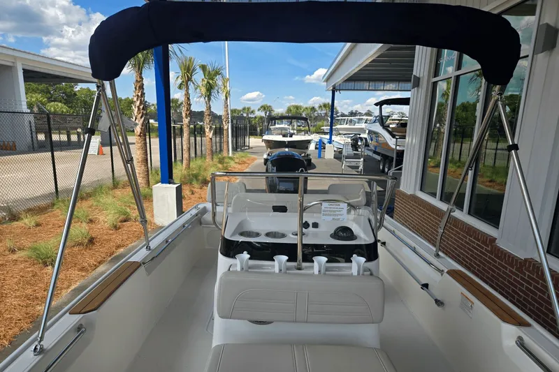 Slide: The Image of Boston Whaler 170 Montauk 2026 - 13