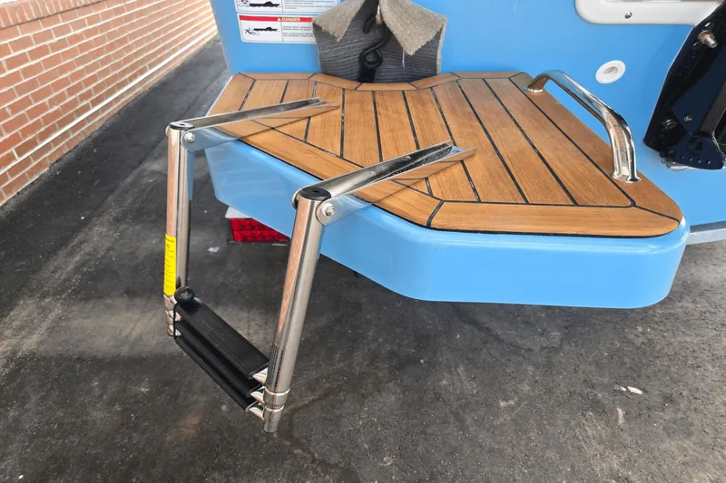 Slide: The Image of Boston Whaler 170 Montauk 2026 - 3