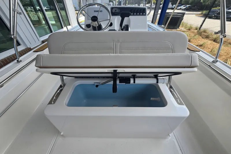 Slide: The Image of Boston Whaler 170 Montauk 2026 - 6
