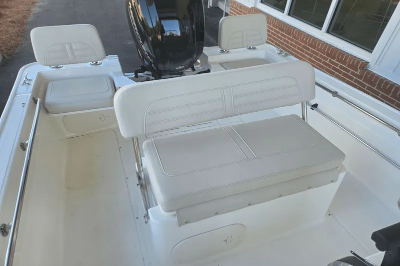 Slide: The Image of Boston Whaler 170 Montauk 2026 - 7