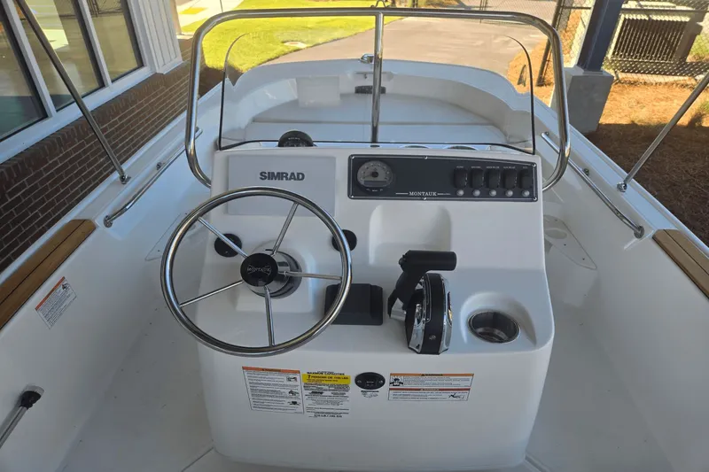 Slide: The Image of Boston Whaler 170 Montauk 2026 - 9