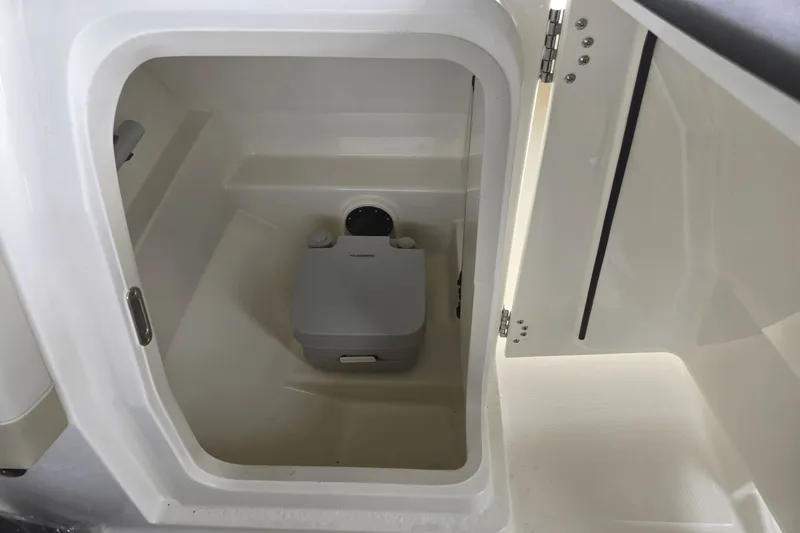 Slide: The Image of Boston Whaler 210 Vantage 2025 - 14