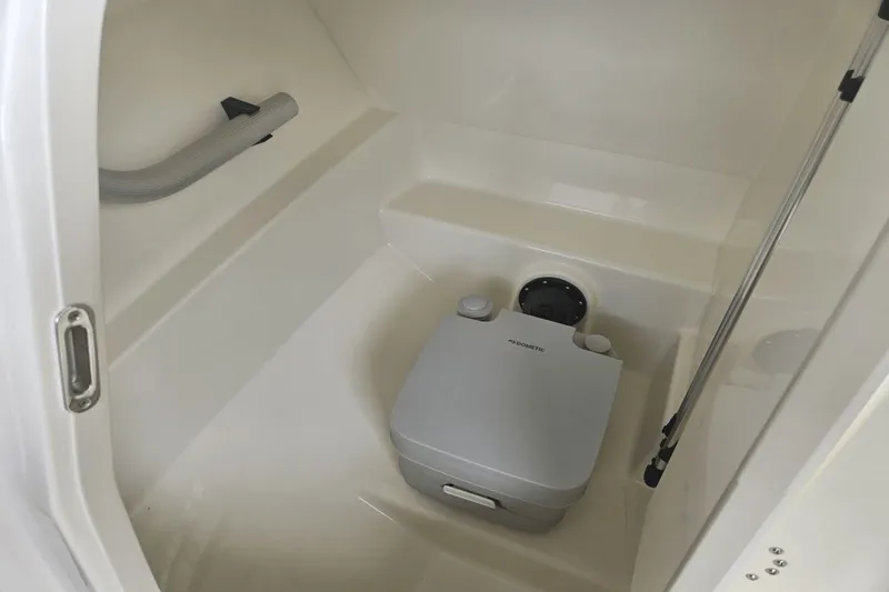 Slide: The Image of Boston Whaler 210 Vantage 2025 - 15