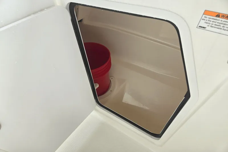 Slide: The Image of Boston Whaler 210 Vantage 2025 - 18