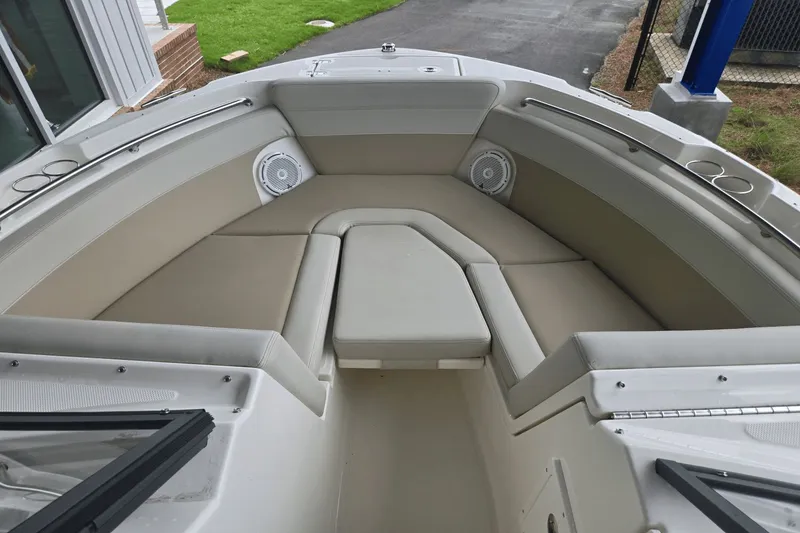 Slide: The Image of Boston Whaler 210 Vantage 2025 - 20