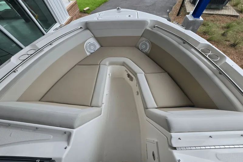 Slide: The Image of Boston Whaler 210 Vantage 2025 - 21