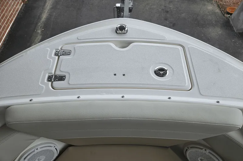 Slide: The Image of Boston Whaler 210 Vantage 2025 - 22