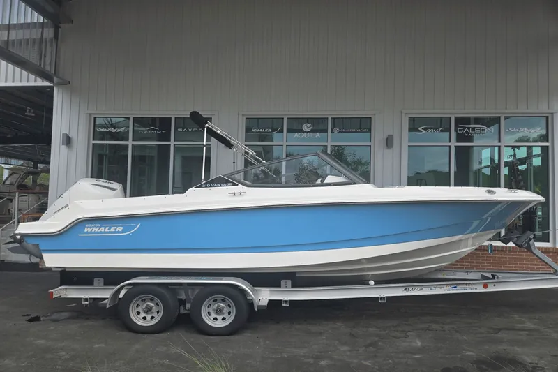 Slide: The Image of Boston Whaler 210 Vantage 2025 - 26