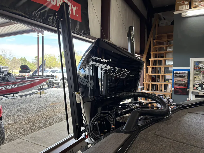 Slide: The Image of 2025 Ranger ALPHA 208 boat with Mercury Pro XS 250 engine in showroom. - 9