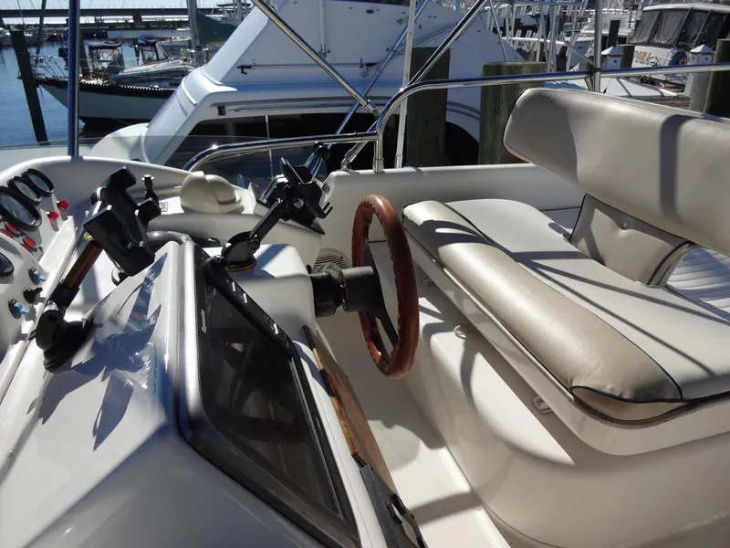 Slide: The Image of Sealine F44 1999 - 89