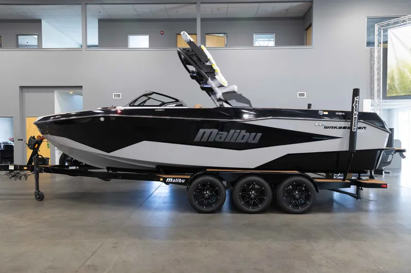 The Image of Malibu 25 LSV 2027 - 0
