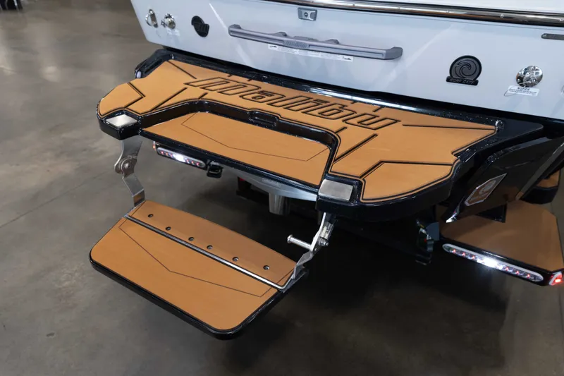 Slide: The Image of Malibu 25 LSV 2027 - 6