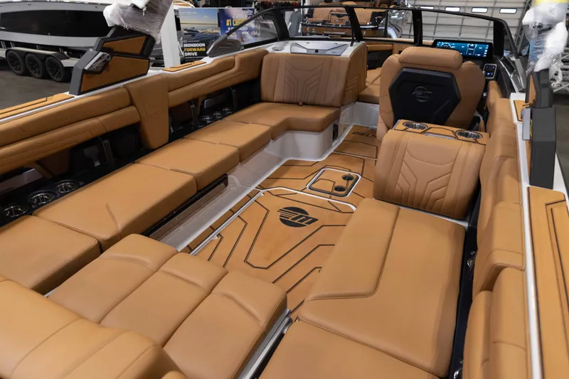 Slide: The Image of Malibu 25 LSV 2027 - 25
