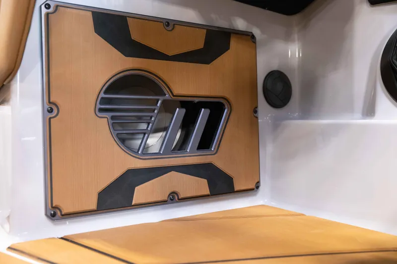Slide: The Image of Malibu 25 LSV 2027 - 20