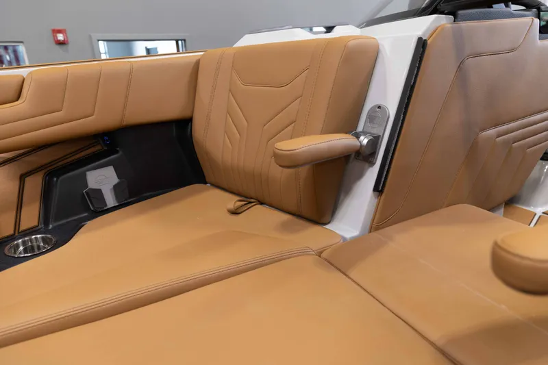 Slide: The Image of Malibu 25 LSV 2027 - 37