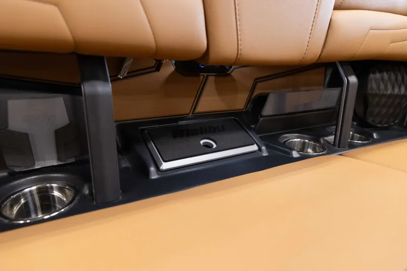 Slide: The Image of Malibu 25 LSV 2027 - 38