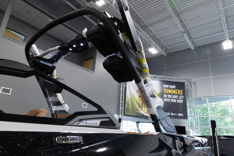 Slide: The Image of Malibu 25 LSV 2027 - 8