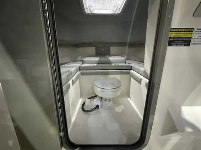 Slide: The Image of Defiance 290 Admiral EX 2024 - 9