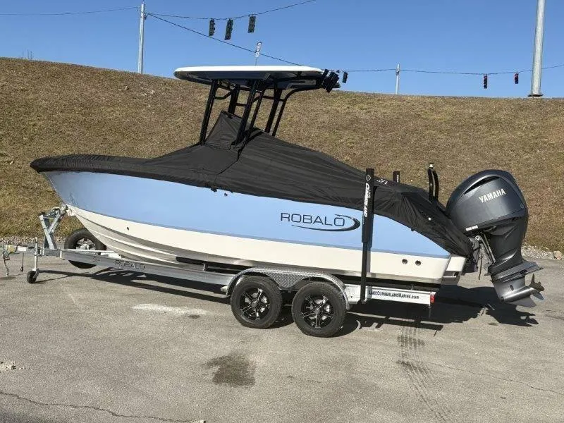 Slide: The Image of Robalo R230 2025 - 103