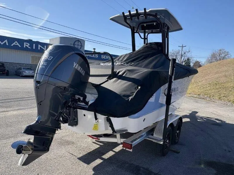 Slide: The Image of Robalo R230 2025 - 108