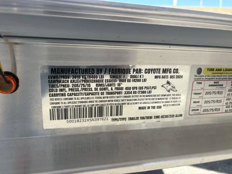 Slide: The Image of Robalo R230 2025 - 14