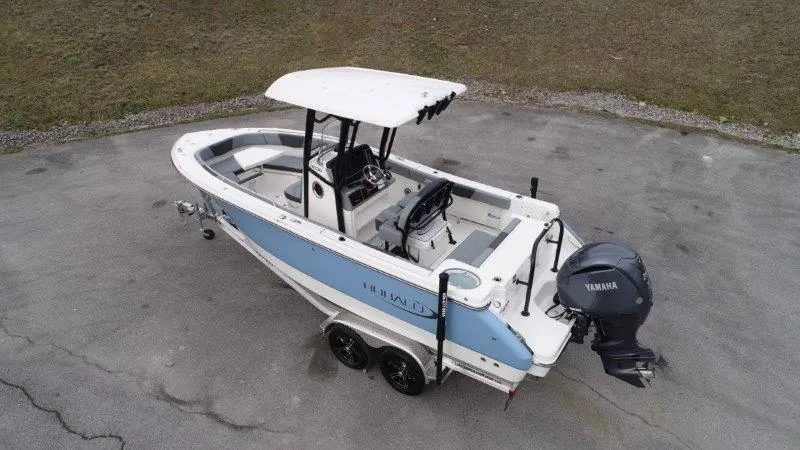 Slide: The Image of Robalo R230 2025 - 4