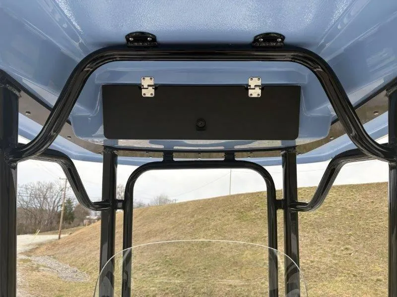 Slide: The Image of Robalo R230 2025 - 77