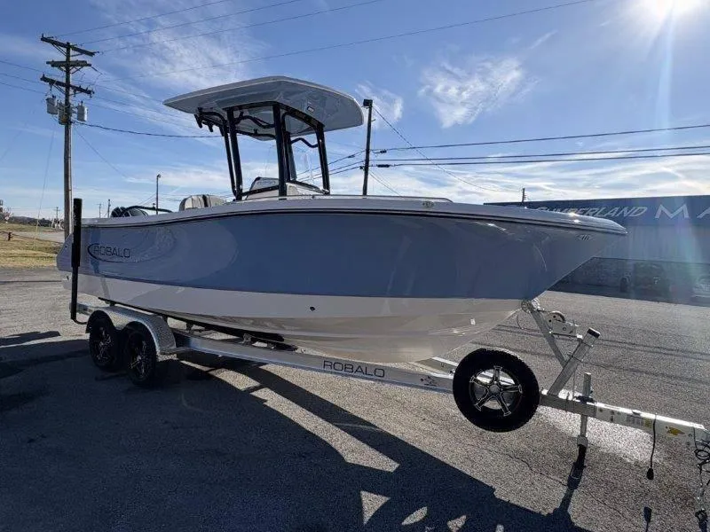Slide: The Image of Robalo R230 2025 - 89