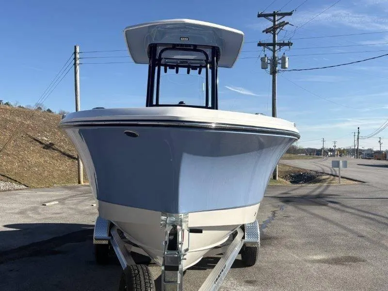 Slide: The Image of Robalo R230 2025 - 94