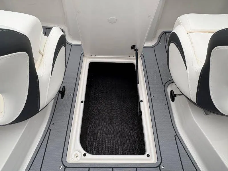 Slide: The Image of Chaparral 23 SSI SPORT 2025 - 16