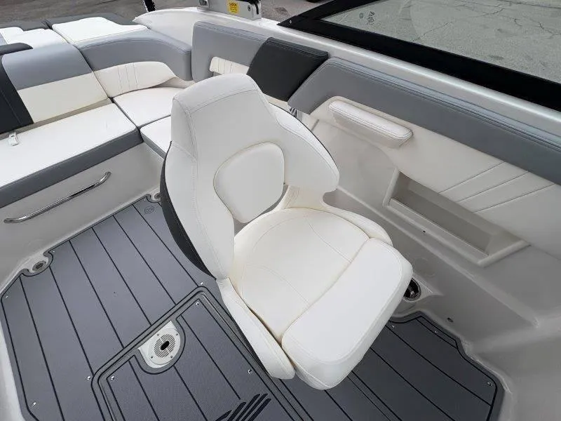 Slide: The Image of Chaparral 23 SSI SPORT 2025 - 24