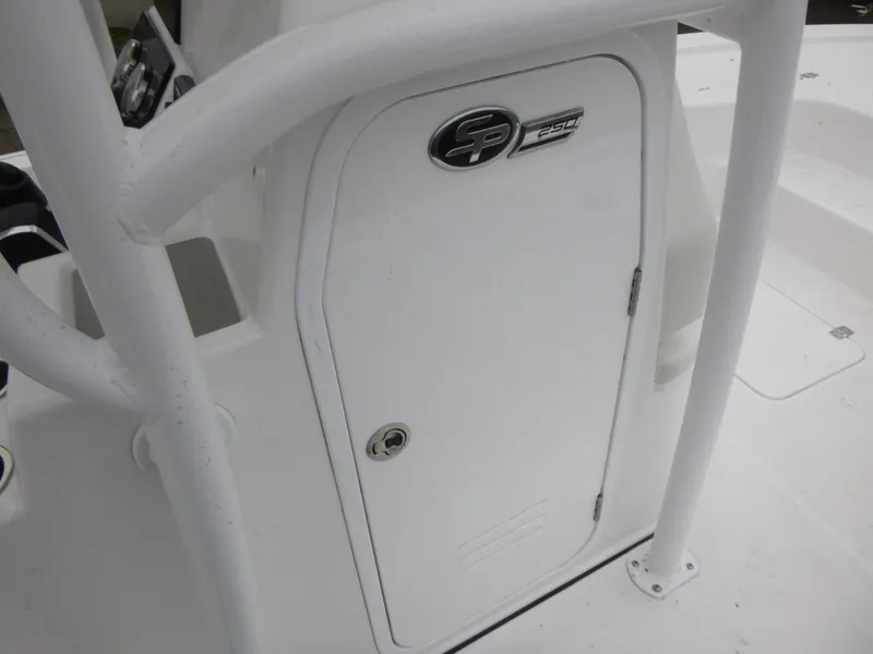 Slide: The Image of 2025 Sea Pro 250 Bay livewell with clear lid and dual latches. - 12