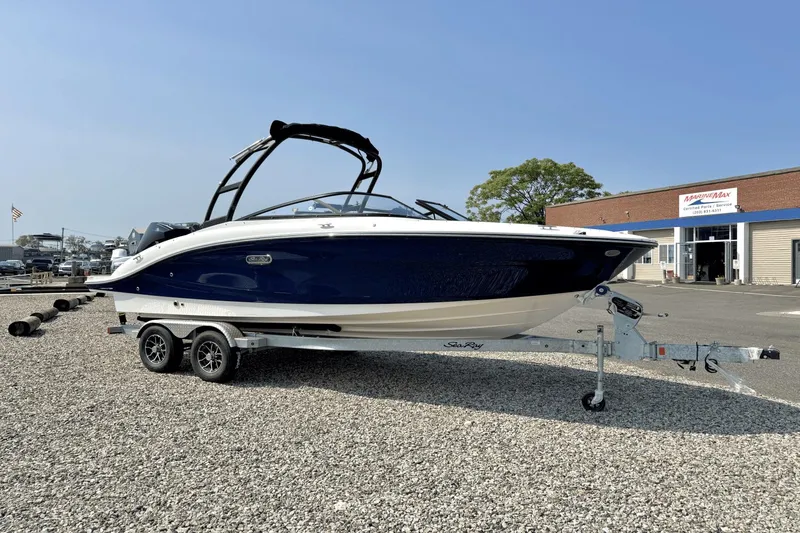 Slide: The Image of Sea Ray SPX 210 Outboard 2025 - 1