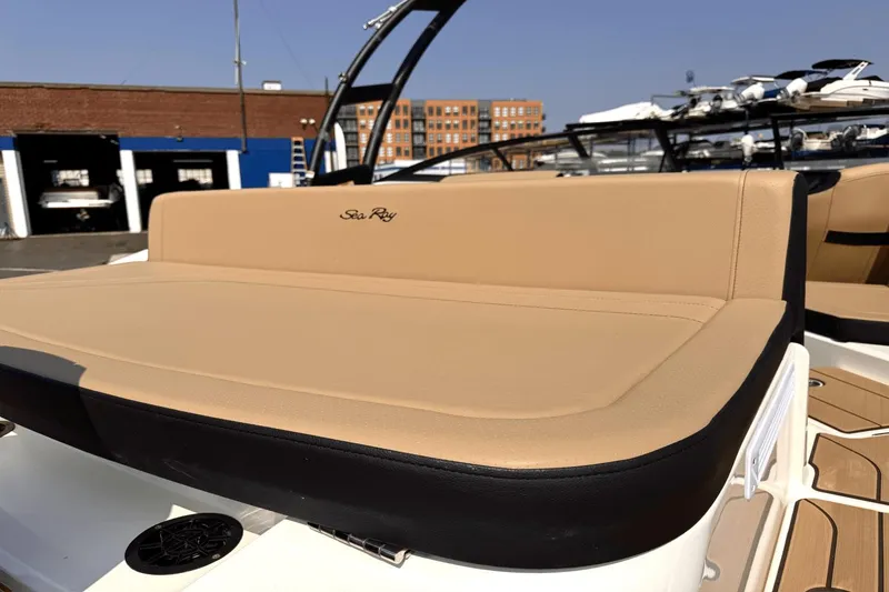 Slide: The Image of Sea Ray SPX 210 Outboard 2025 - 10
