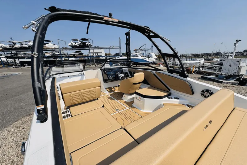 Slide: The Image of Sea Ray SPX 210 Outboard 2025 - 13