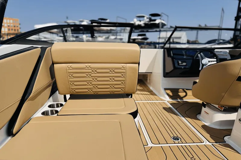 Slide: The Image of Sea Ray SPX 210 Outboard 2025 - 19
