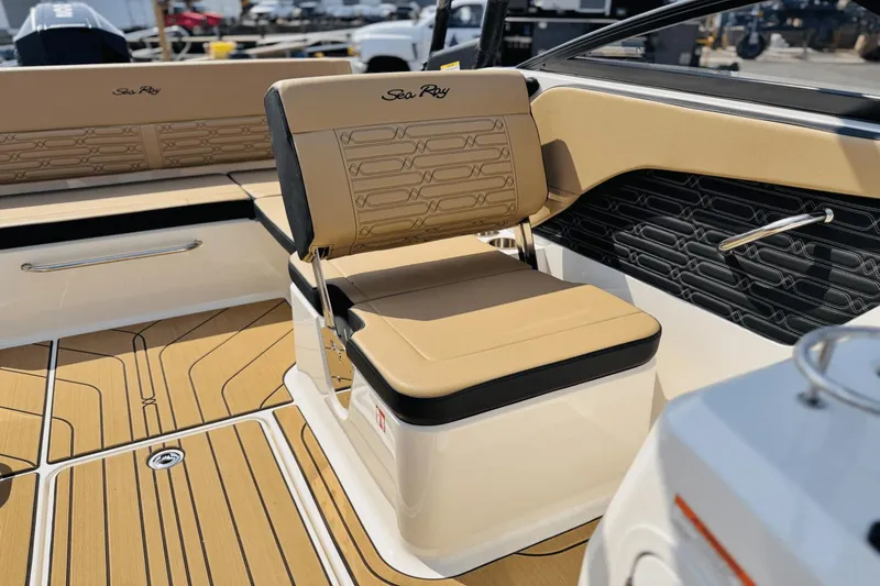 Slide: The Image of Sea Ray SPX 210 Outboard 2025 - 20