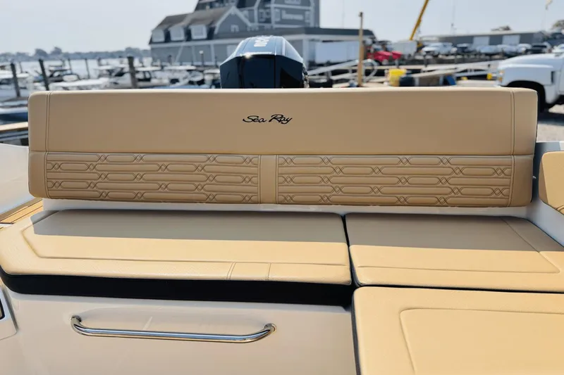 Slide: The Image of Sea Ray SPX 210 Outboard 2025 - 24