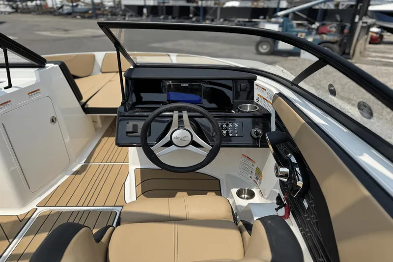 Slide: The Image of Sea Ray SPX 210 Outboard 2025 - 27