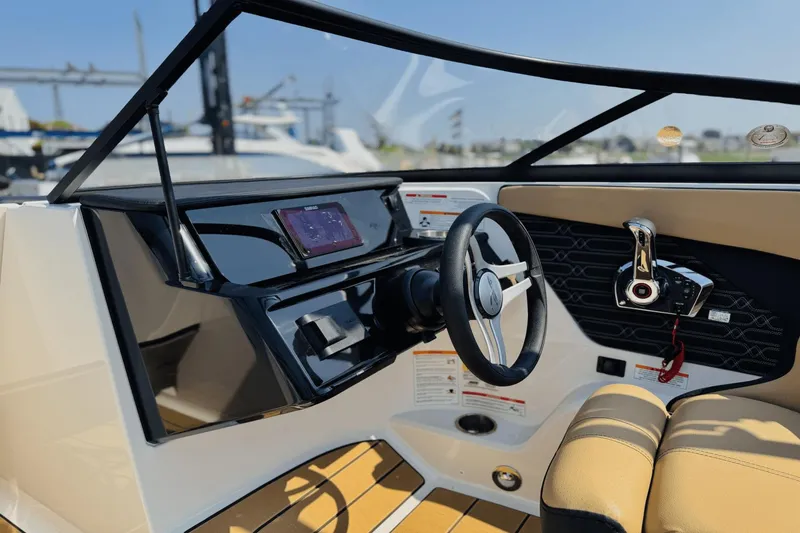 Slide: The Image of Sea Ray SPX 210 Outboard 2025 - 28