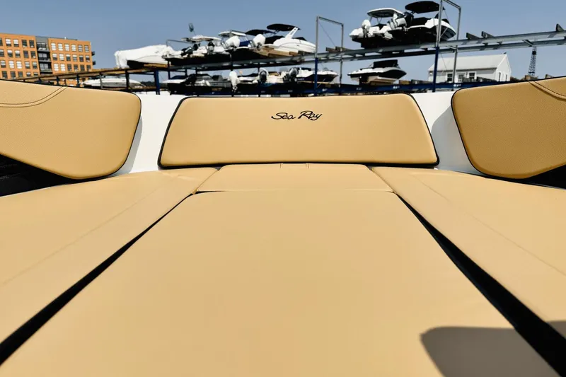 Slide: The Image of Sea Ray SPX 210 Outboard 2025 - 35