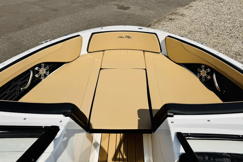 Slide: The Image of Sea Ray SPX 210 Outboard 2025 - 36