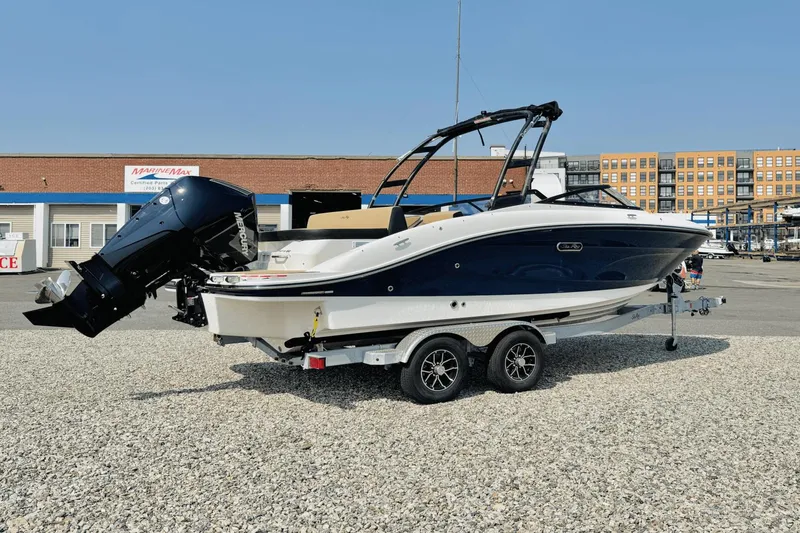 Slide: The Image of Sea Ray SPX 210 Outboard 2025 - 4