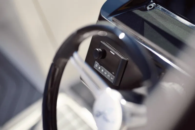 Slide: The Image of Sea Ray SPX 210 Outboard 2025 - 49