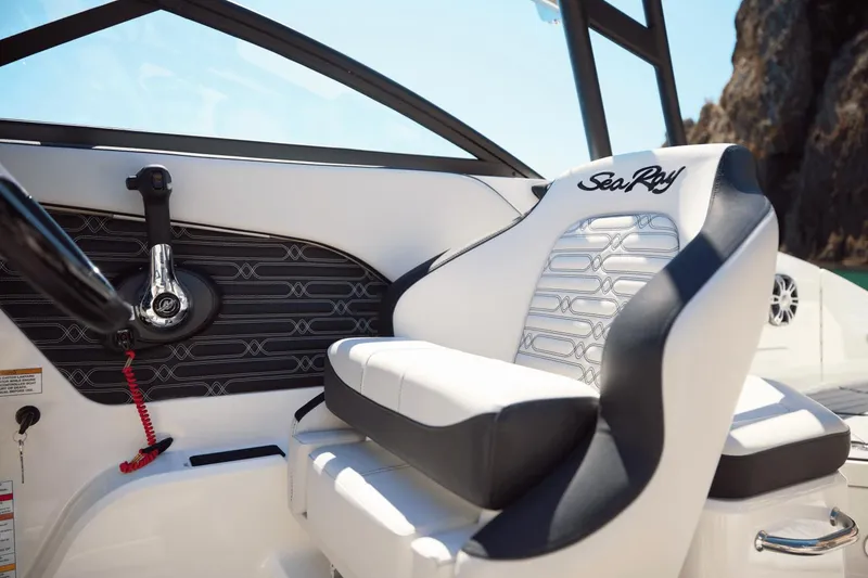 Slide: The Image of Sea Ray SPX 210 Outboard 2025 - 50